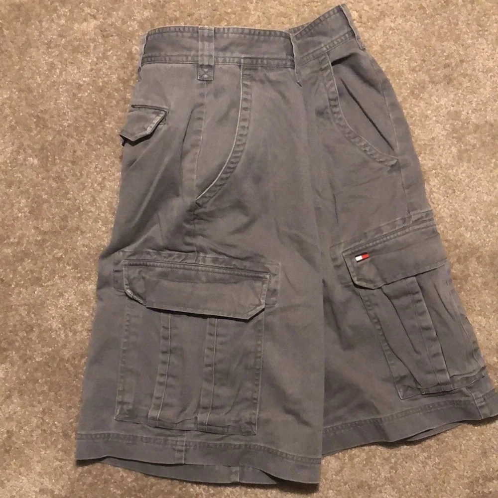 Vintage Tommy Hilfiger Gray High Rise 9 Inch Inseam Cotton Cargo Shorts